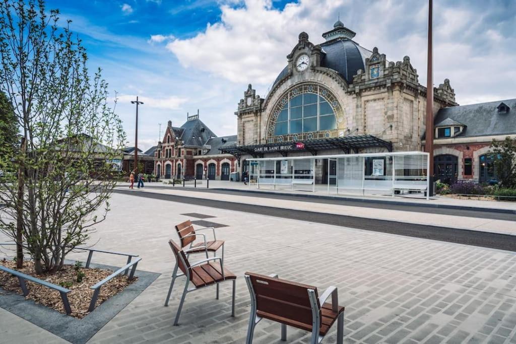 Appartement Cozy En Face De La Gare - Сен-Бриё Экстерьер фото